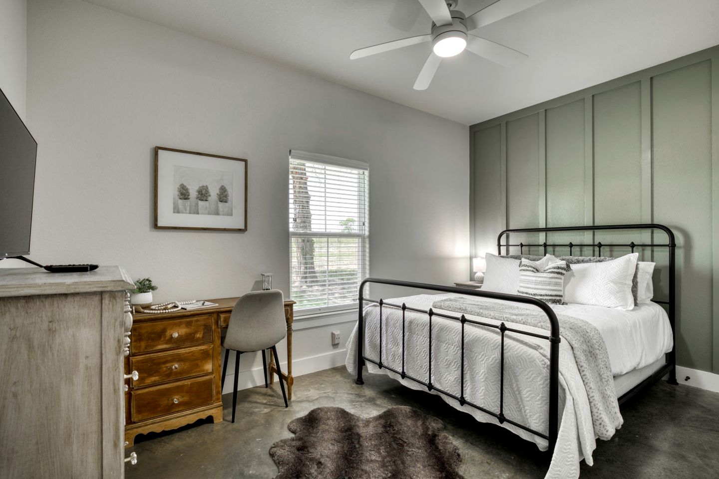 Cozy Chic Cabin with Fire Pit, BBQ and Countryside Views in Texas