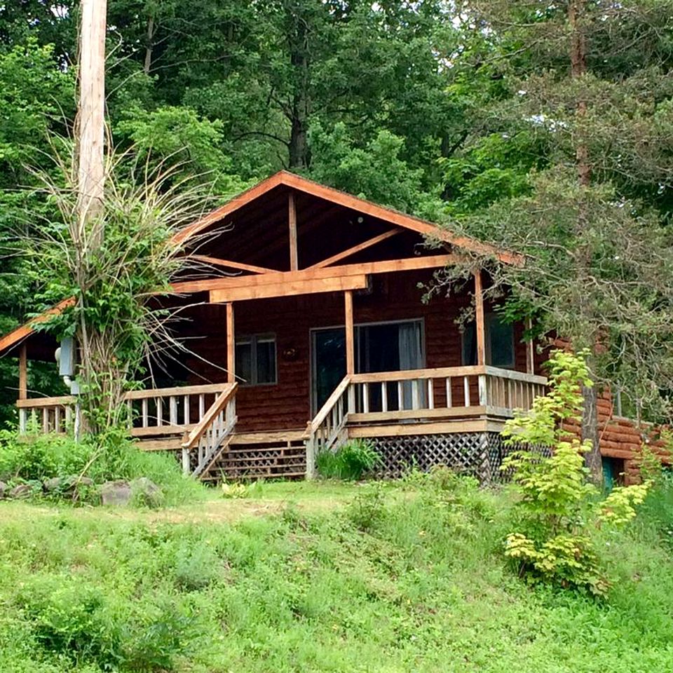 Cozy Log Cabin with Porch in Mount Vision, New York