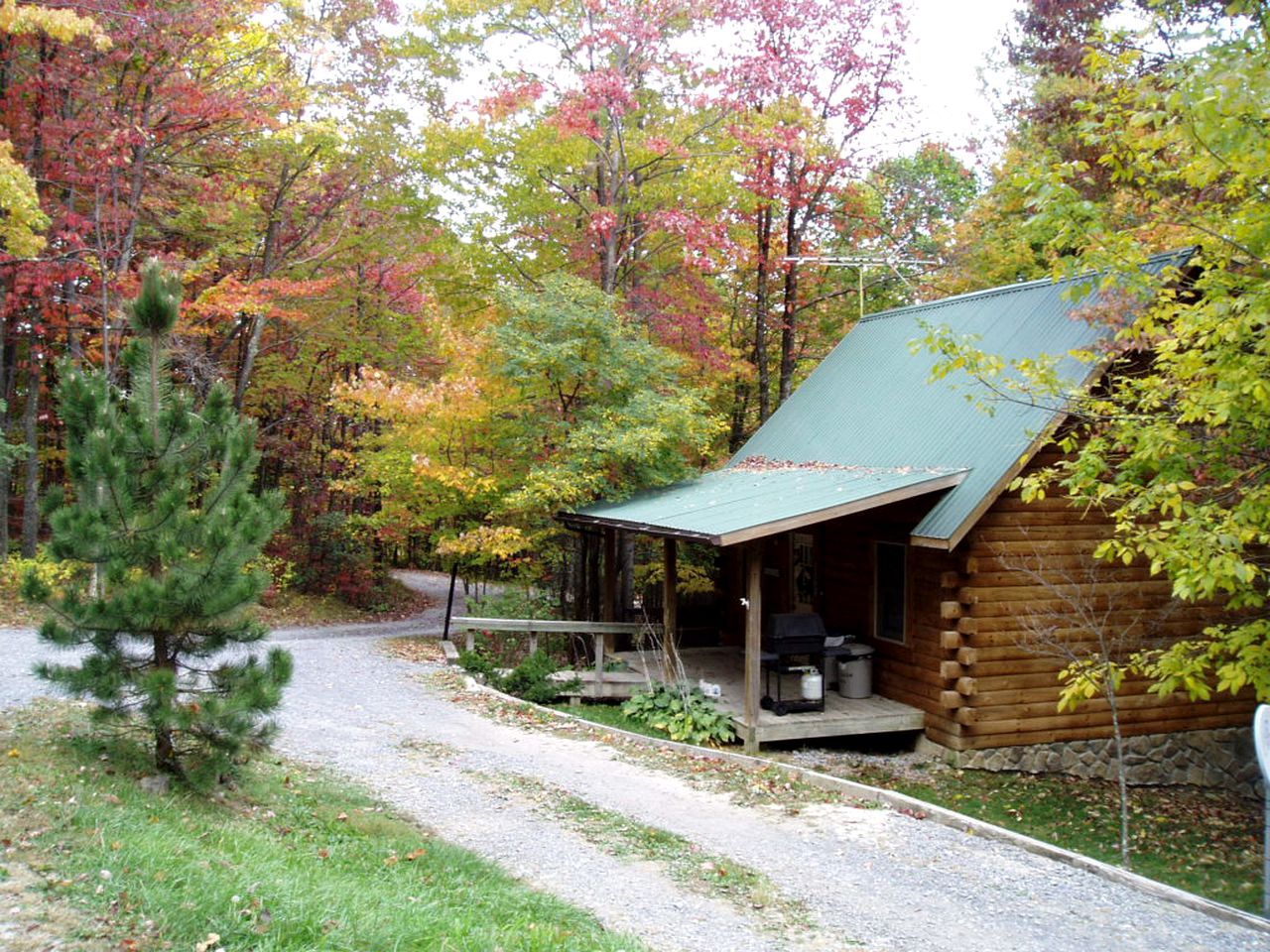 Spacious Cabin Rental with a Hot Tub near the Gauley River in West Virginia