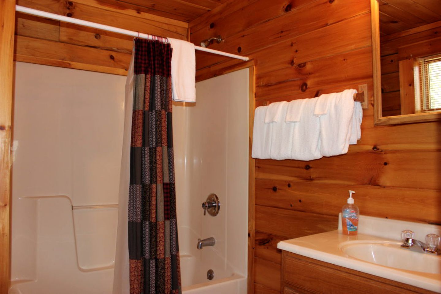 Spectacular Cabin Rental for Large Groups near New River in West Virginia