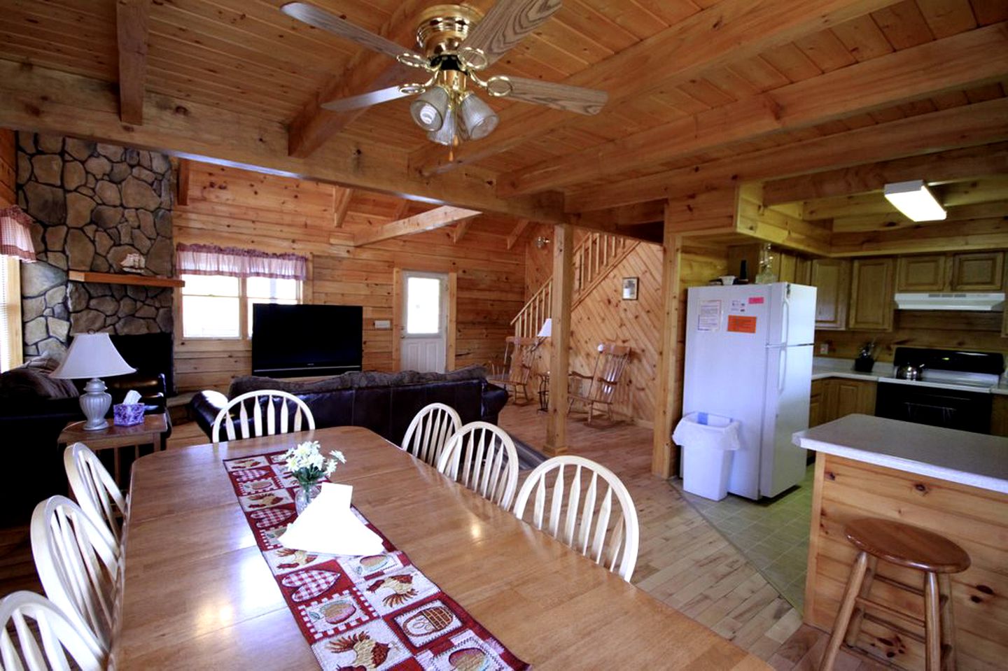 Spectacular Cabin Rental for Large Groups near New River in West Virginia