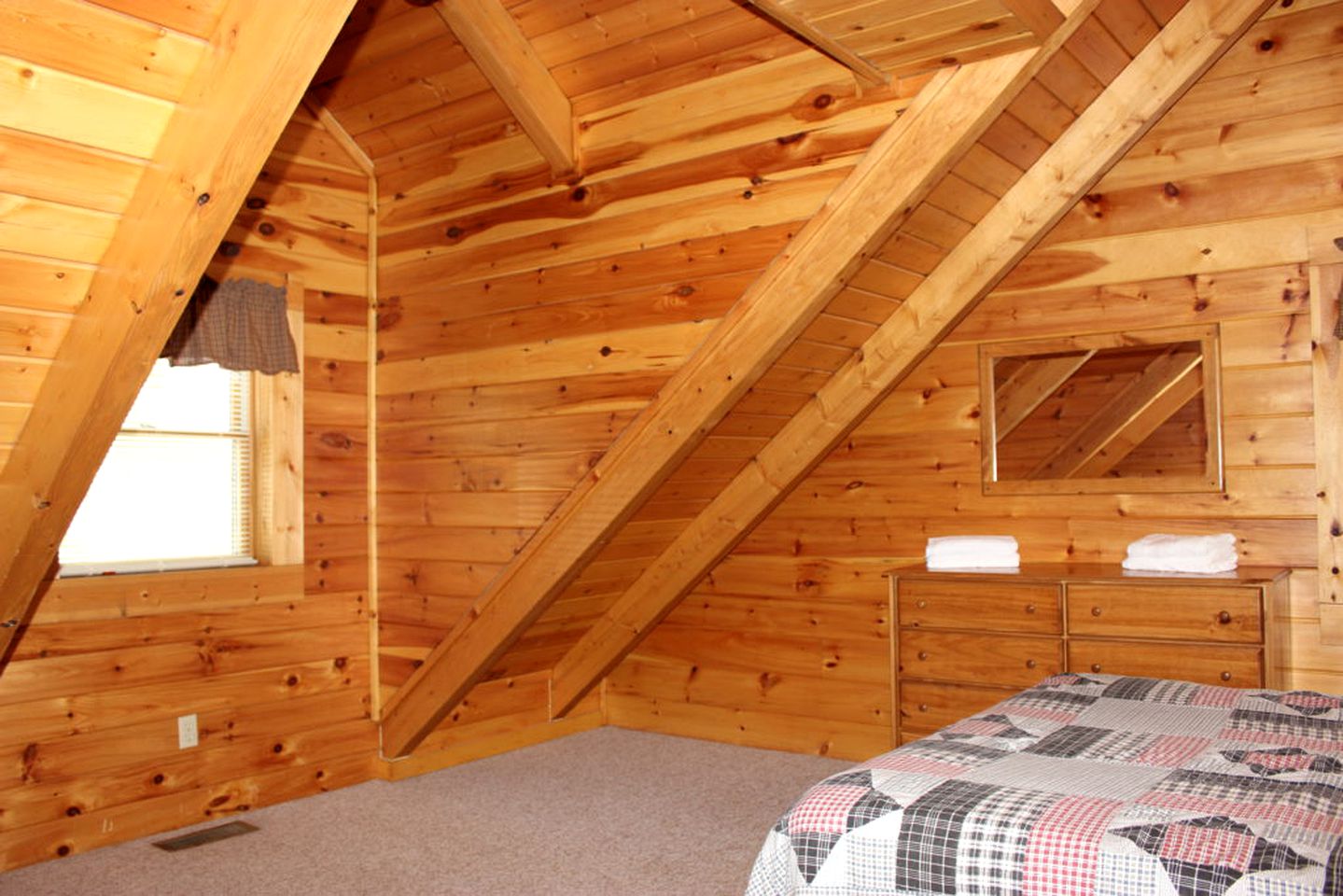 Spectacular Cabin Rental for Large Groups near New River in West Virginia