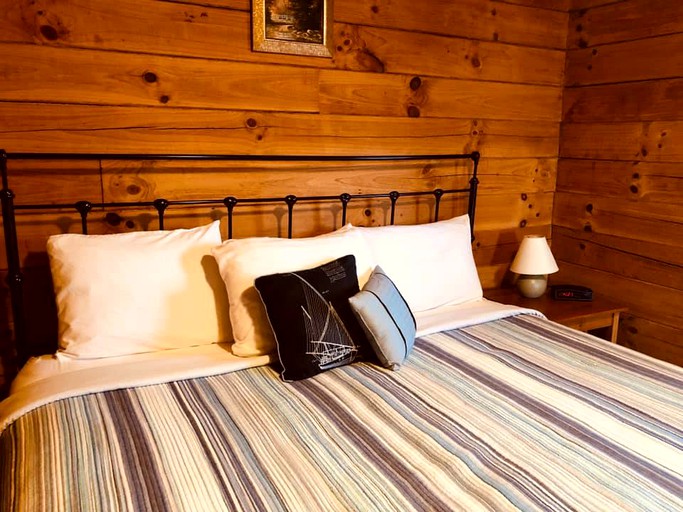 Cabins (Hico, West Virginia, United States)