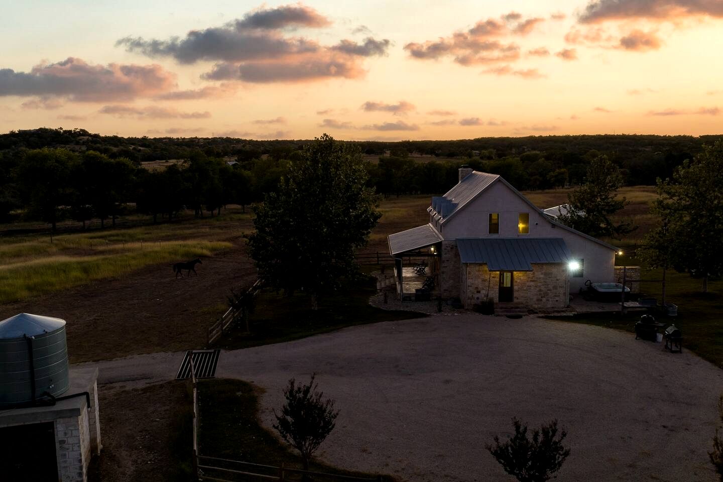 Countryside Cabin with Dreamy Interior Design in Fredericksburg, Texas