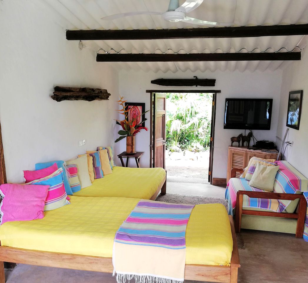 Countryside Cottage with Horses Overlooking a Valley near Támesis, Antioquia, Colombia