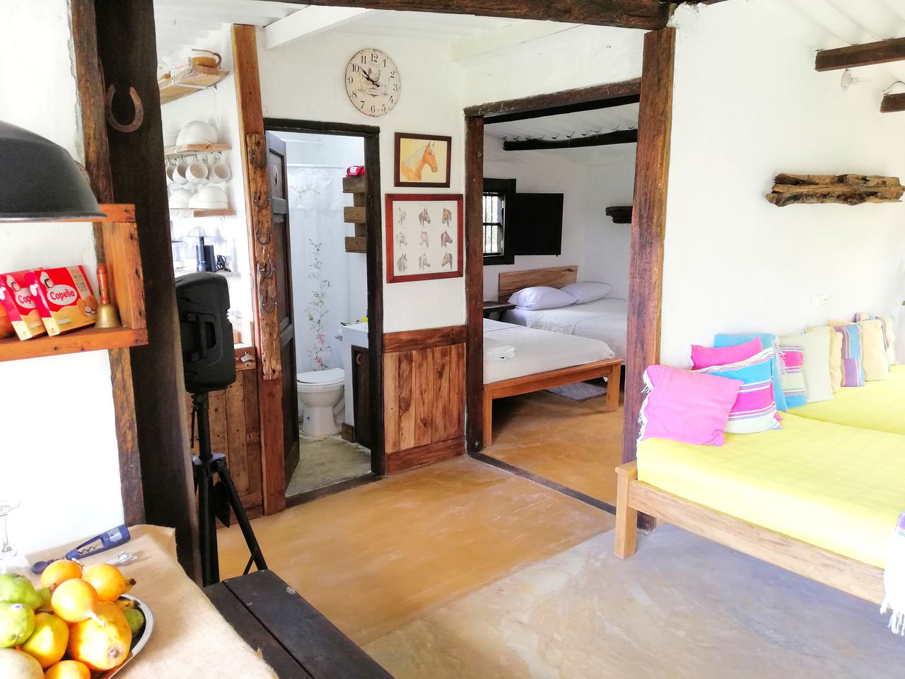 Countryside Cottage with Horses Overlooking a Valley near Támesis, Antioquia, Colombia