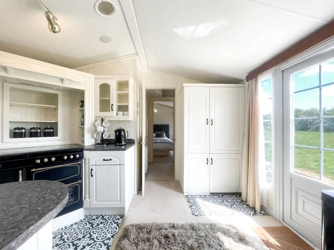 Cabins (United Kingdom, --, England)