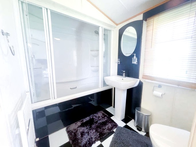 Cabins (United Kingdom, --, England)
