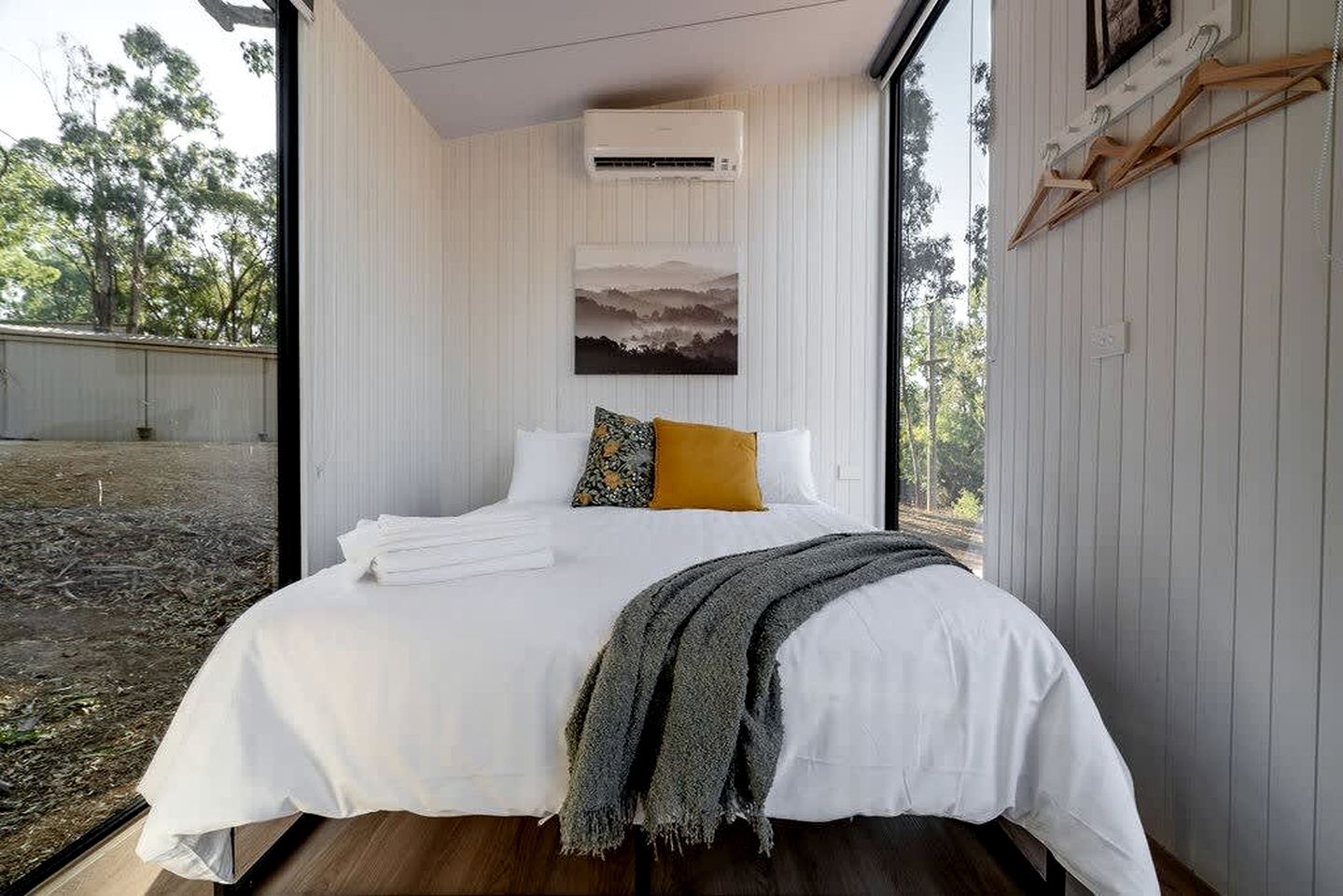 Countryside Tiny House for a Pet Friendly Glamping Getaway in Howes Creek, Victoria
