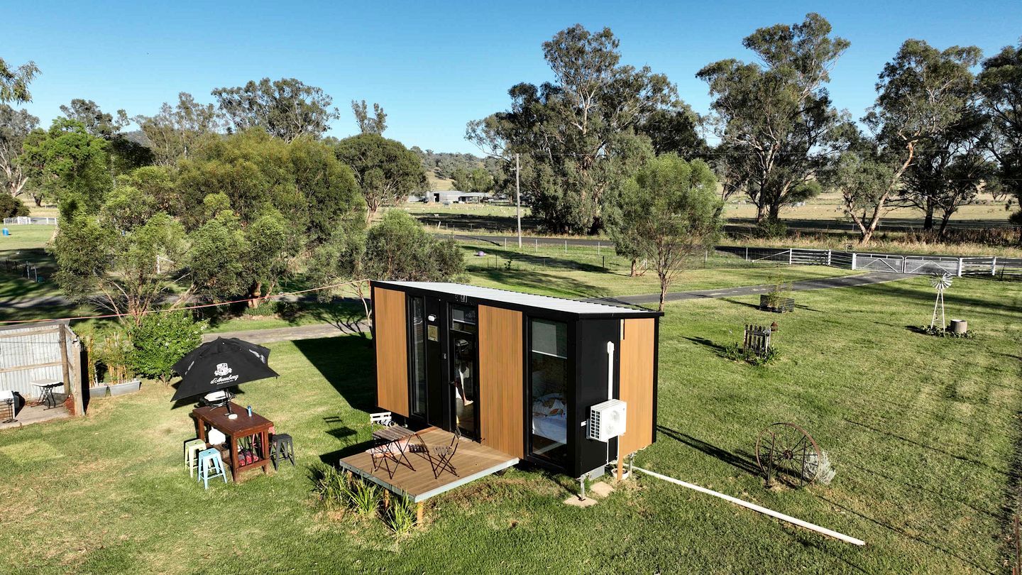 Countryside Tiny House Well Equipped in Werris Creek, New South Wales