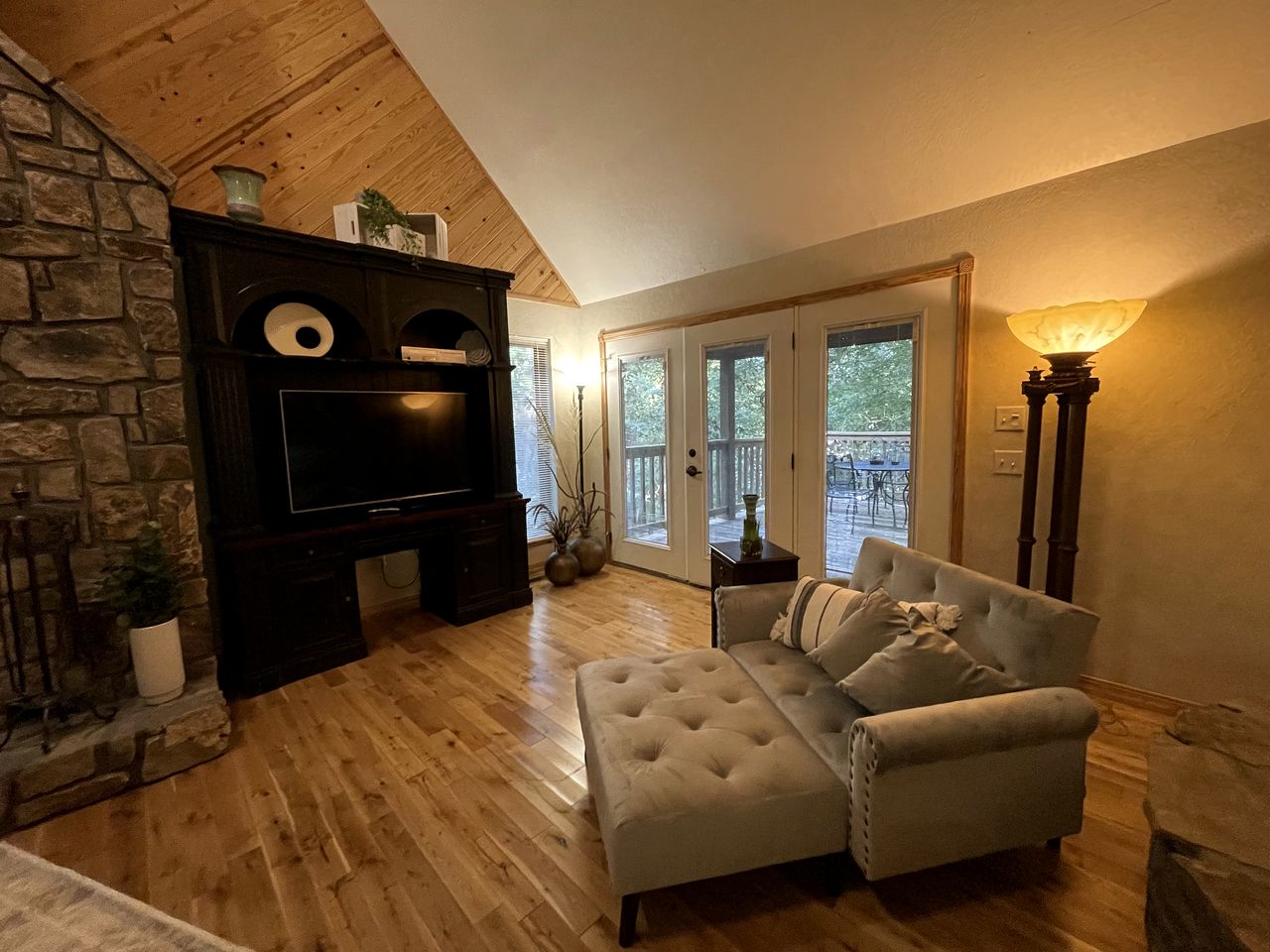 Impressive Log Cabin with Hot-tub and Fire Pit in Mount Ida, Arkansas