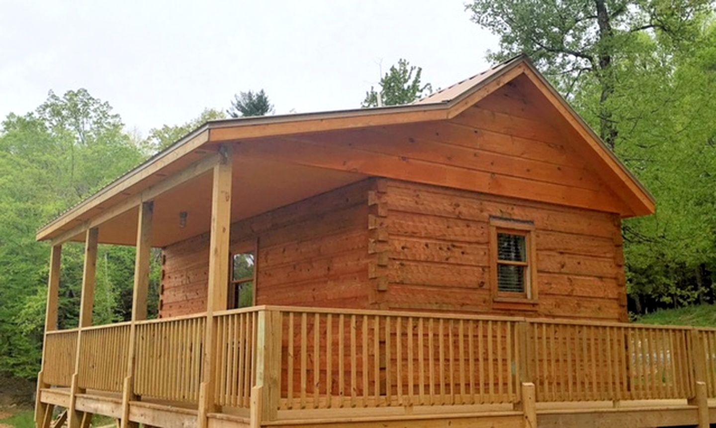 Cozy Cabin Rental for Couples' Getaway near Blue Ridge Parkway, North Carolina