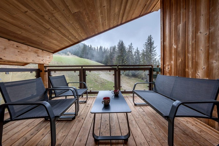 Cozy Luxury Penthouse with Panoramic Terrace Near Ski Lifts in Courchevel Moriond, France