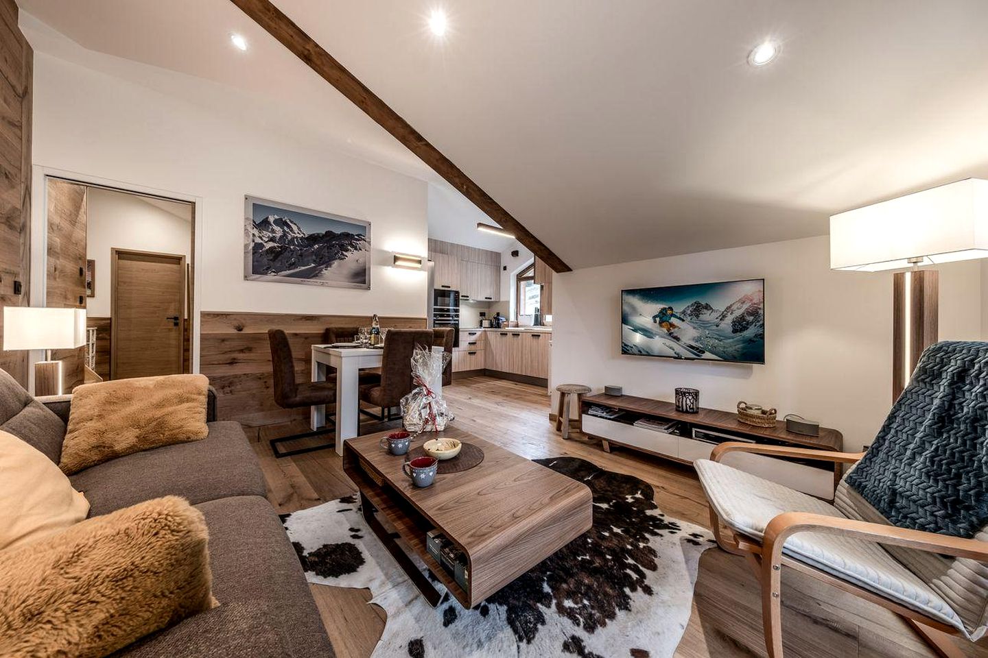 Cozy Luxury Penthouse with Panoramic Terrace Near Ski Lifts in Courchevel Moriond, France