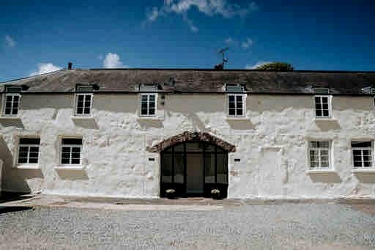 Beautiful Cottage with Hot-tub in Milford Haven, Wales