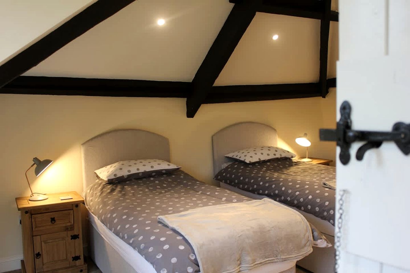 Beautiful Cottage with Hot-tub in Milford Haven, Wales