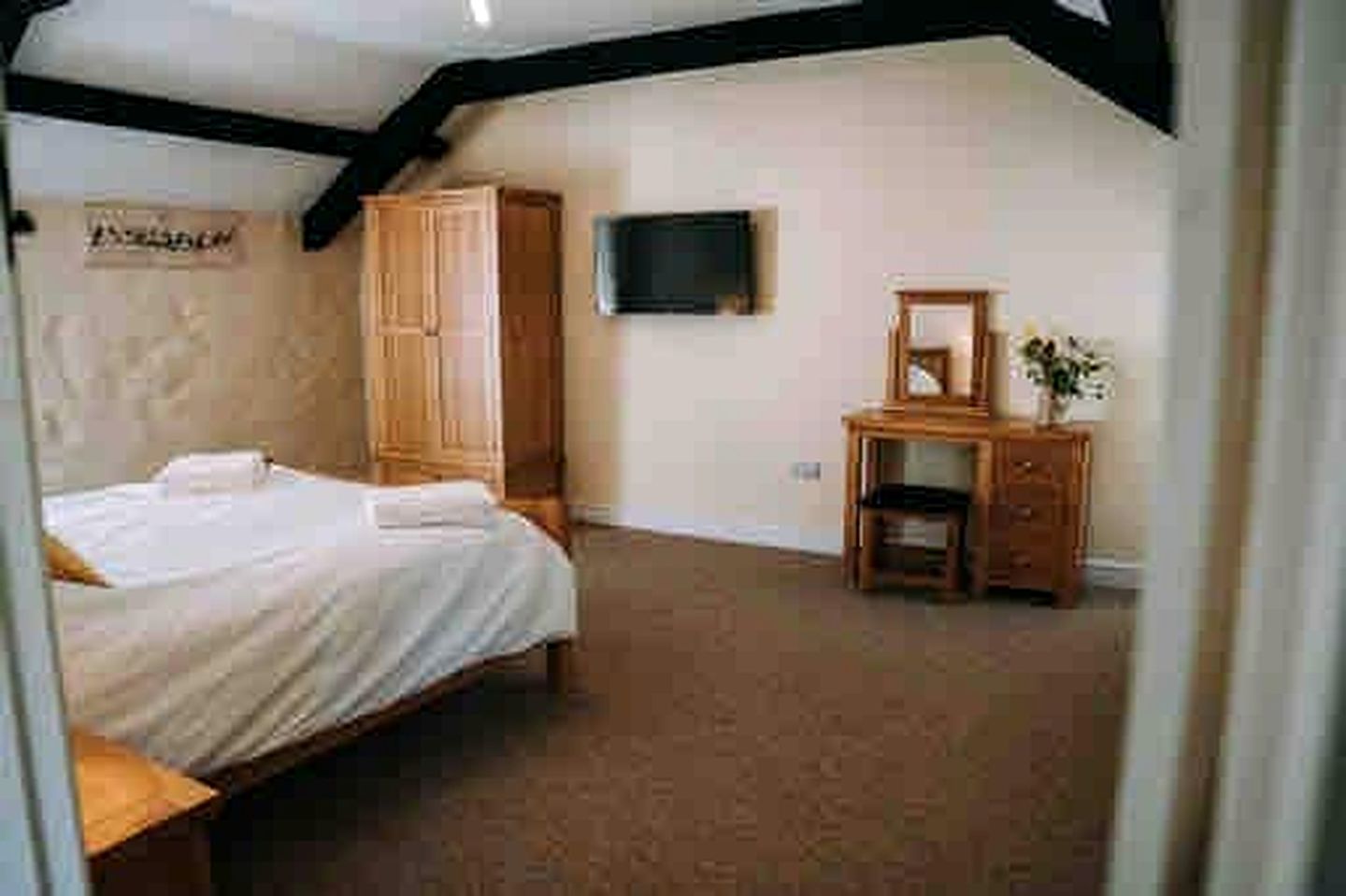 Beautiful Cottage with Hot-tub in Milford Haven, Wales