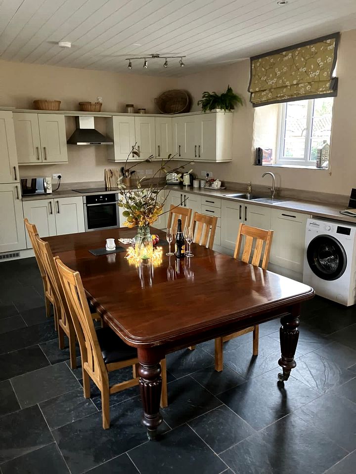 Beautiful Cottage with Hot-tub in Milford Haven, Wales