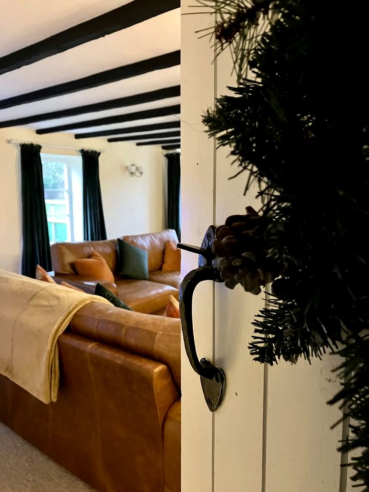 Beautiful Cottage with Hot-tub in Milford Haven, Wales