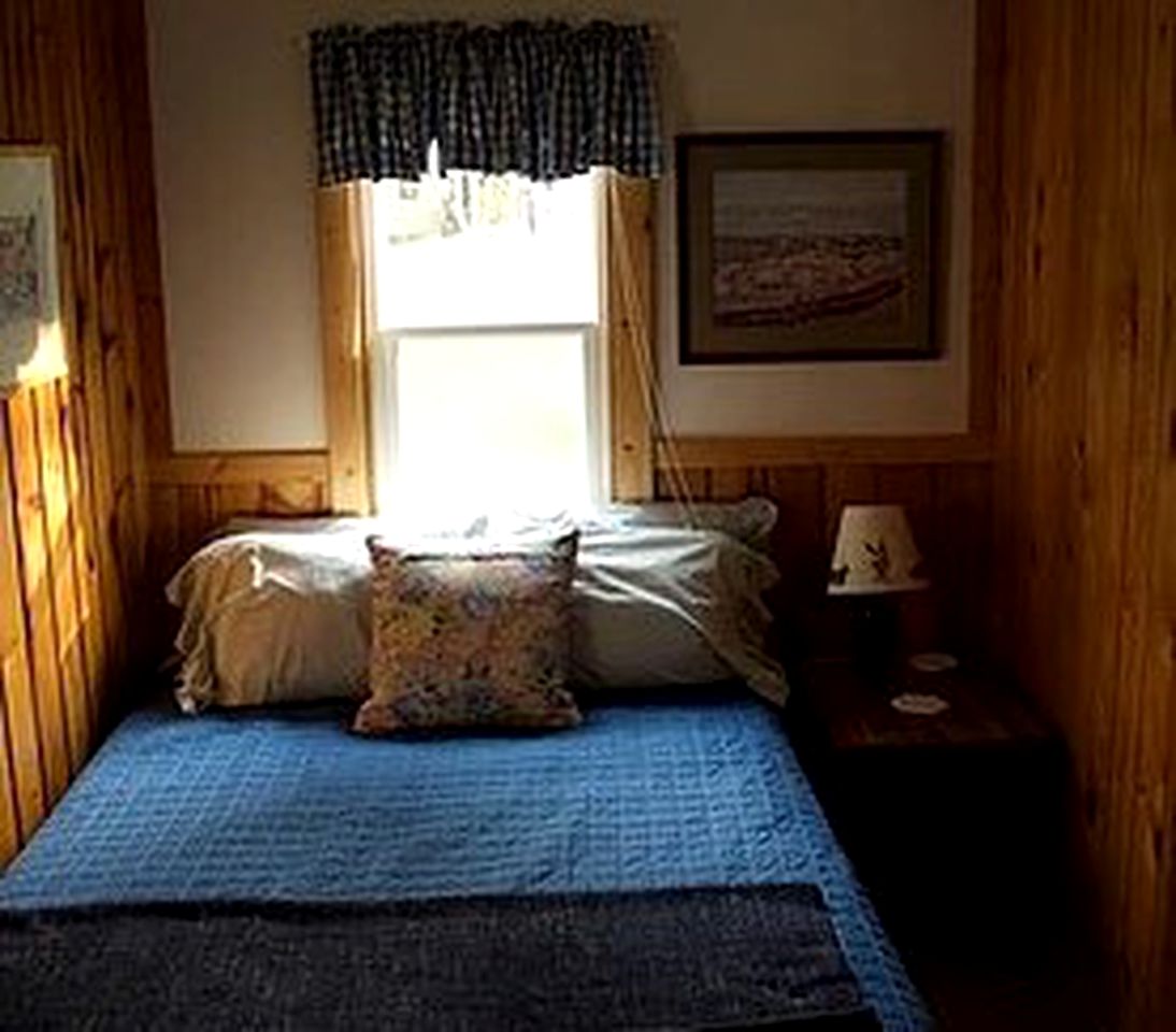 Lakefront Cabin Rental with a Screened-In Porch near Pequot Lakes, Minnesota