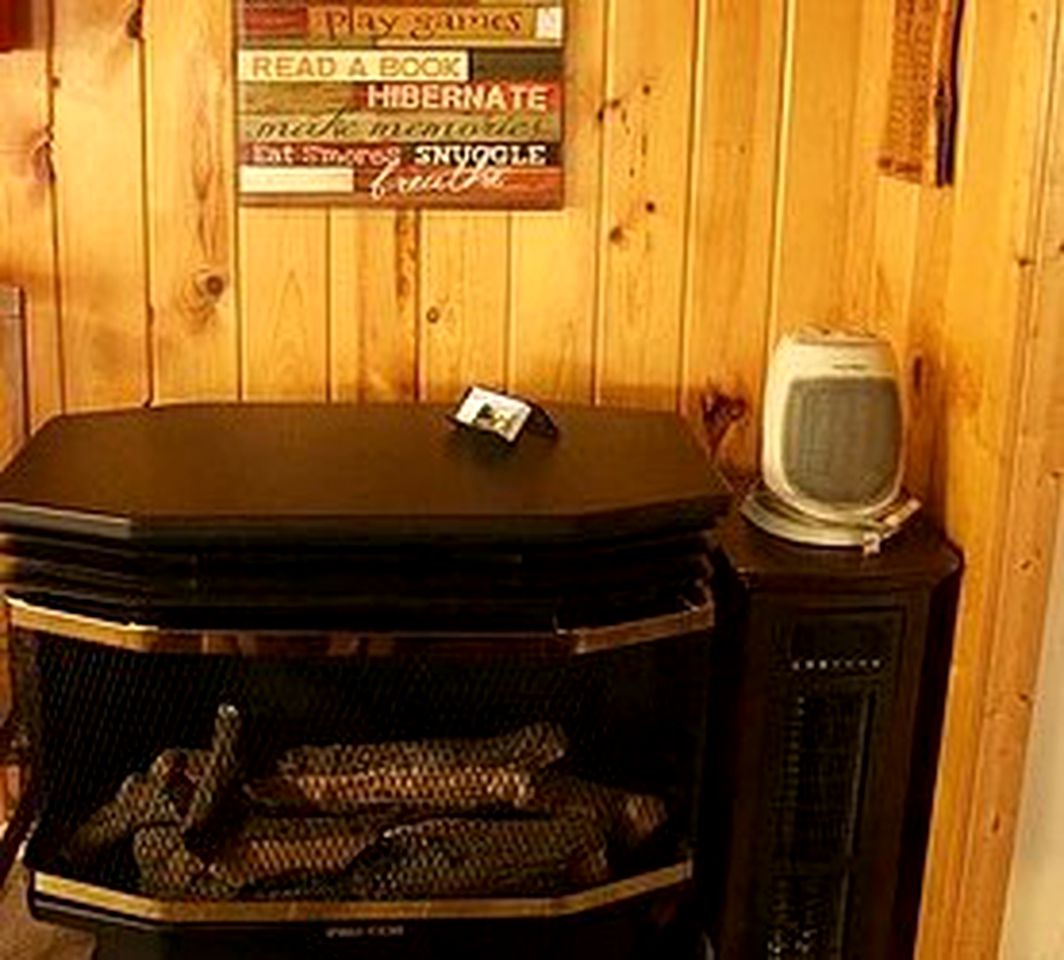 Lakefront Cabin Rental with a Screened-In Porch near Pequot Lakes, Minnesota