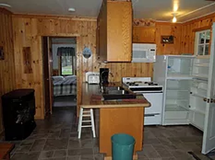 Cabins (Pine River, Minnesota, United States)