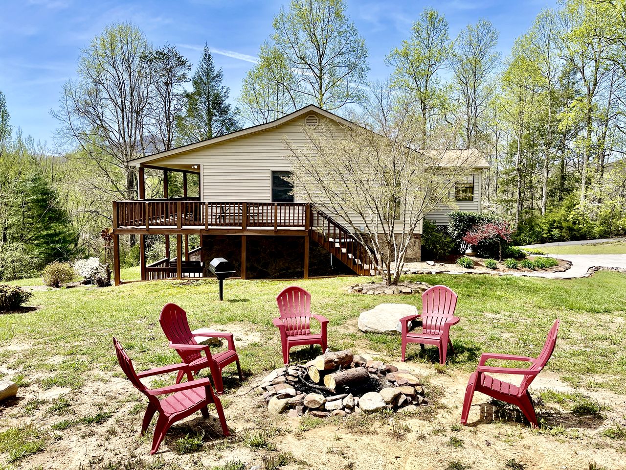 Gorgeous Cottage Nestled Amidst Trees with Foosball and Pool Table in Sevierville, Tennessee