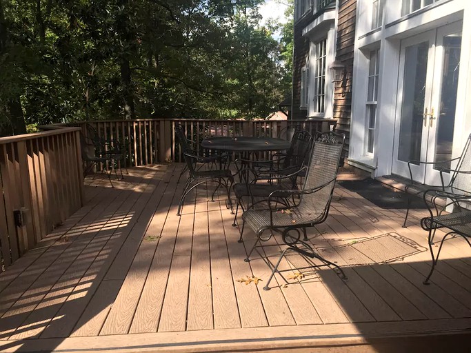 BEF Mansion in the Woods, Vacation Rentals, Franklin, United States of America Glamping Hub