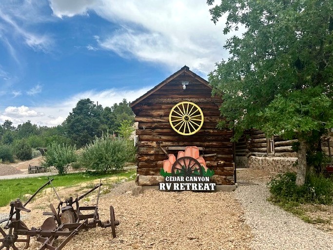 Rustic Cabin that Sleeps Three near Cedar Breaks National Monument, Cedar City, Utah