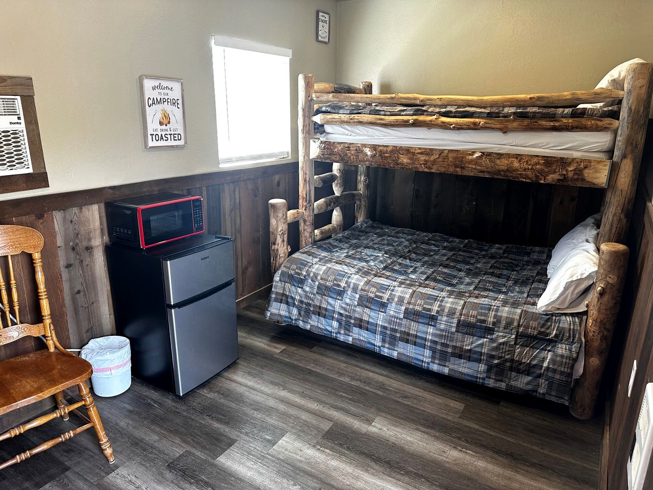 Rustic Cabin that Sleeps Three near Cedar Breaks National Monument, Cedar City, Utah