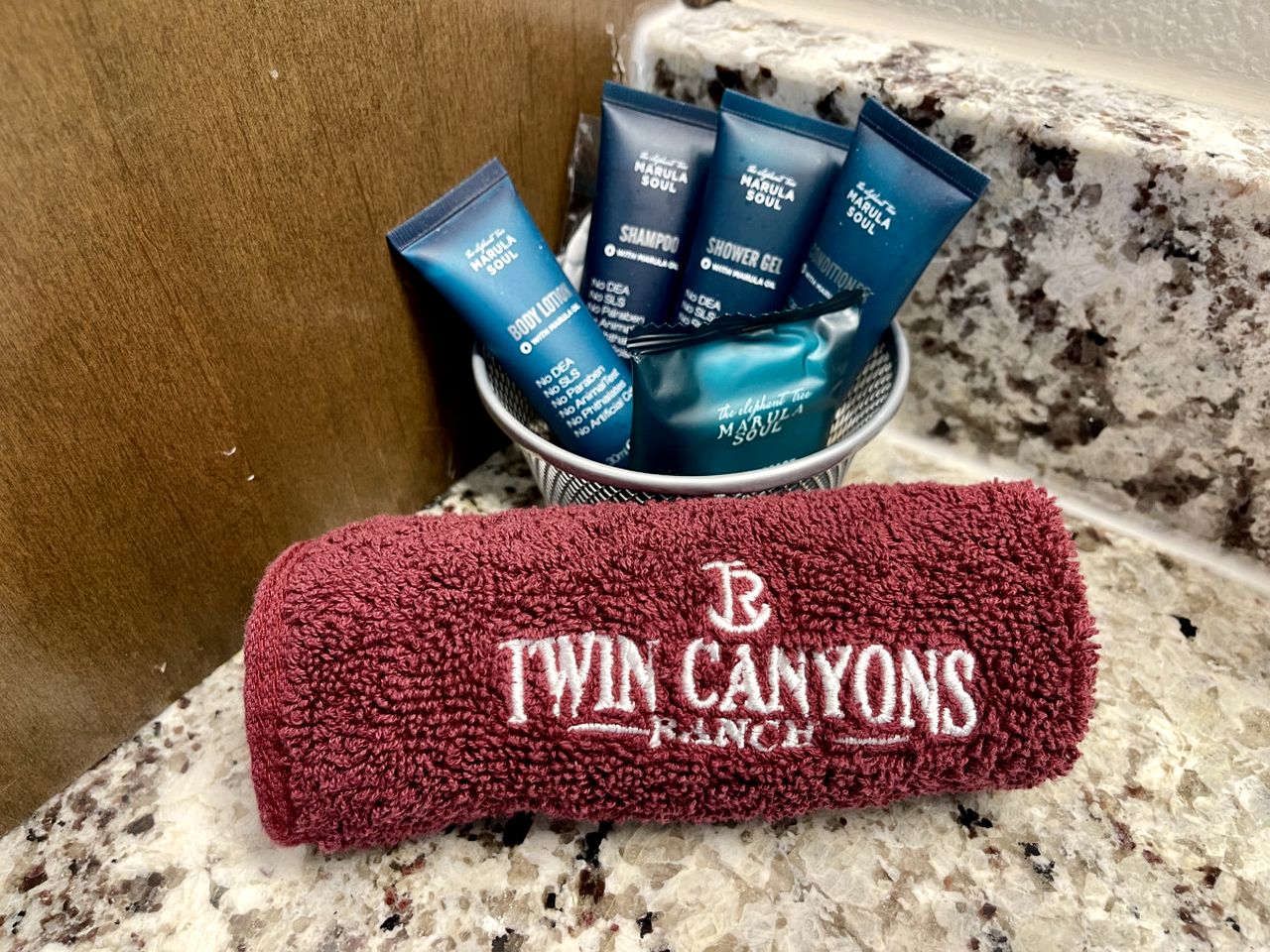 Breathtaking Secluded Cottage in Granbury, Texas