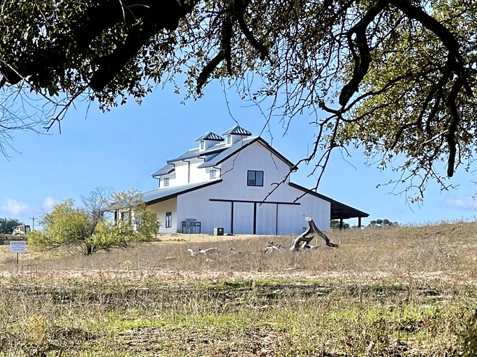 Breathtaking Secluded Cottage in Granbury, Texas