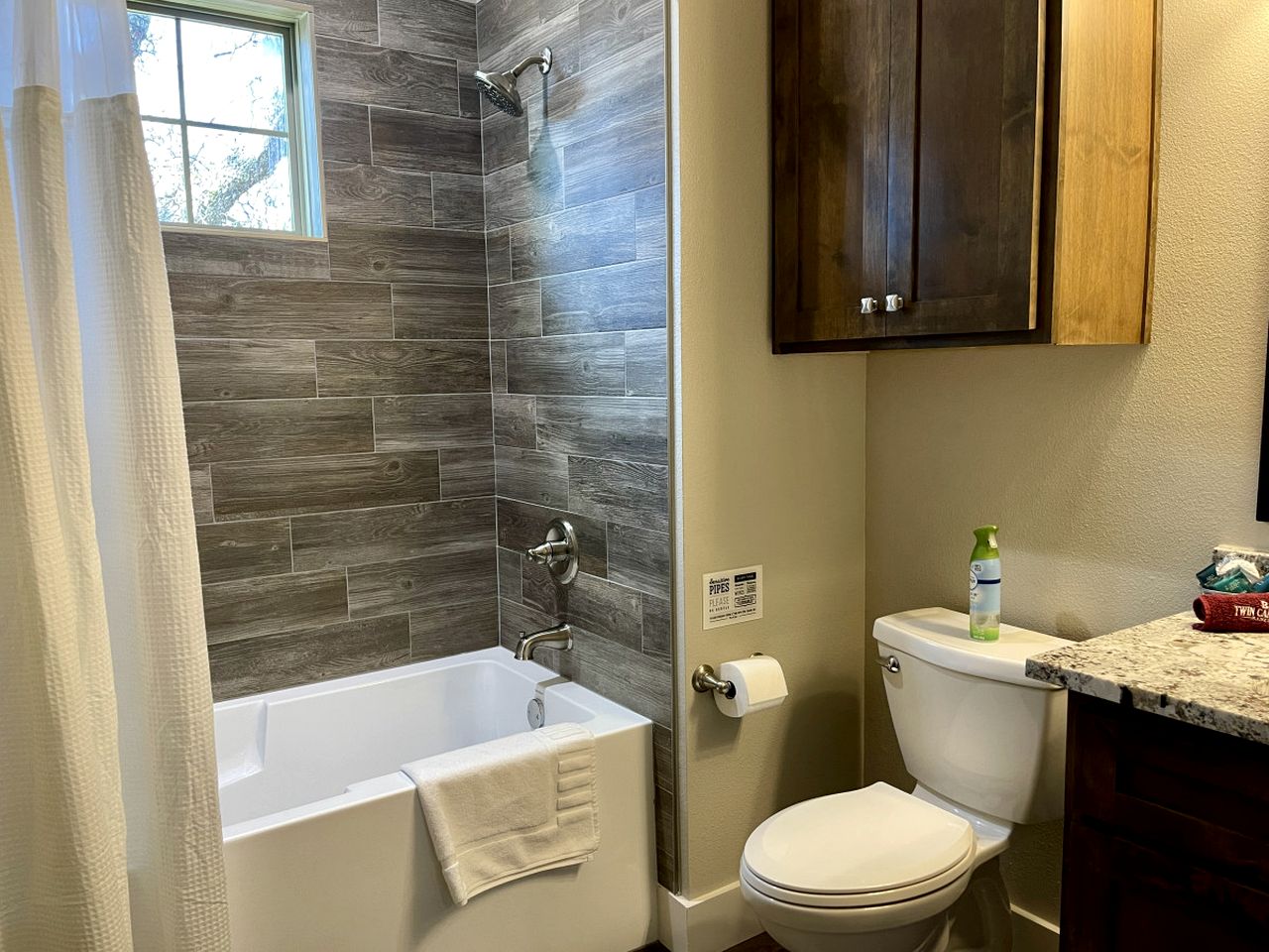 Breathtaking Secluded Cottage in Granbury, Texas