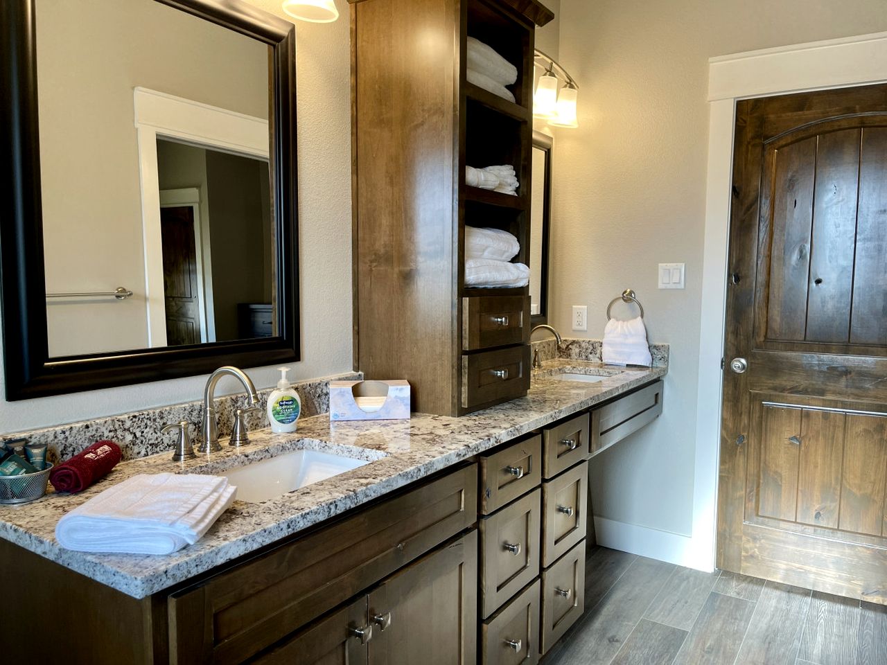 Breathtaking Secluded Cottage in Granbury, Texas