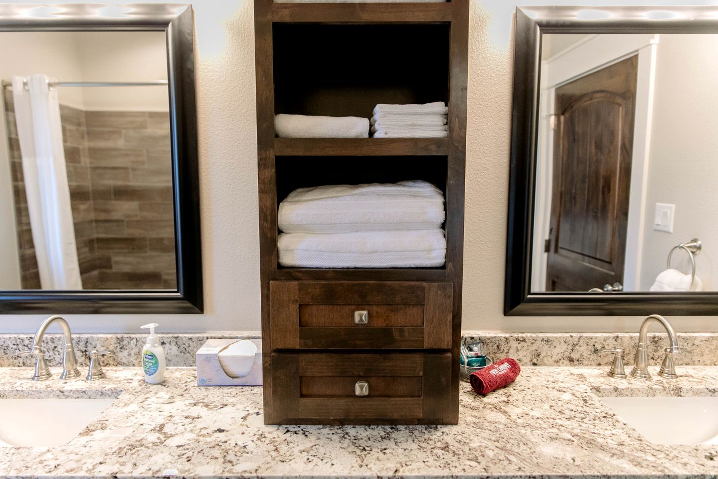 Breathtaking Secluded Cottage in Granbury, Texas