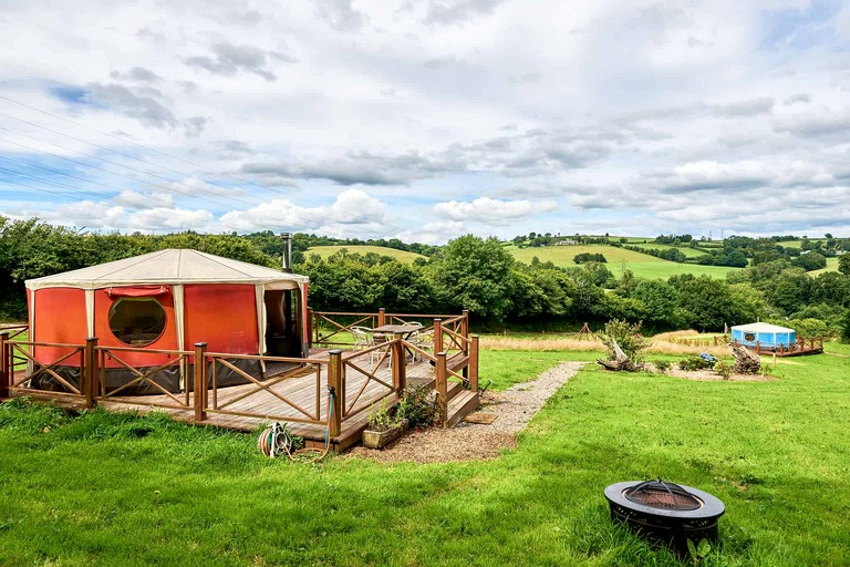 Serene Yurt Ideal for a Couples Getaway in England