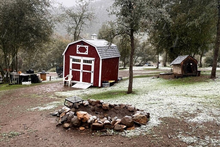 Tiny Houses (United States of America, Yokuts Valley, California)