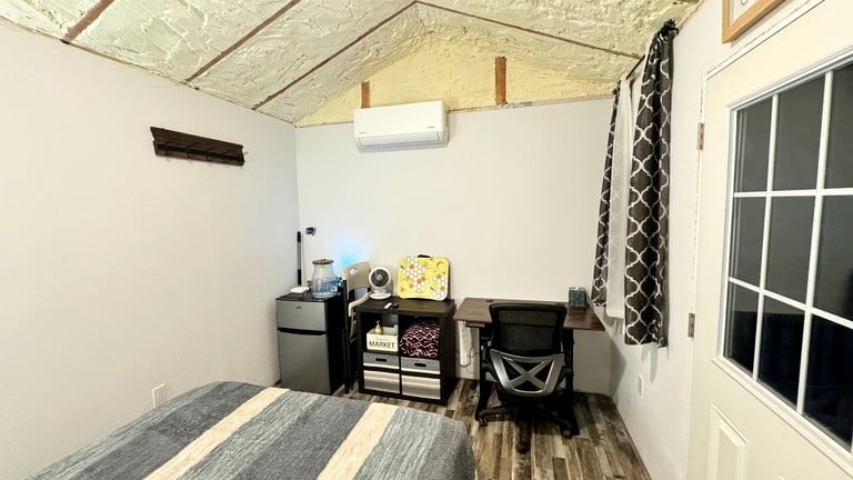 Tiny Houses (United States of America, Yokuts Valley, California)