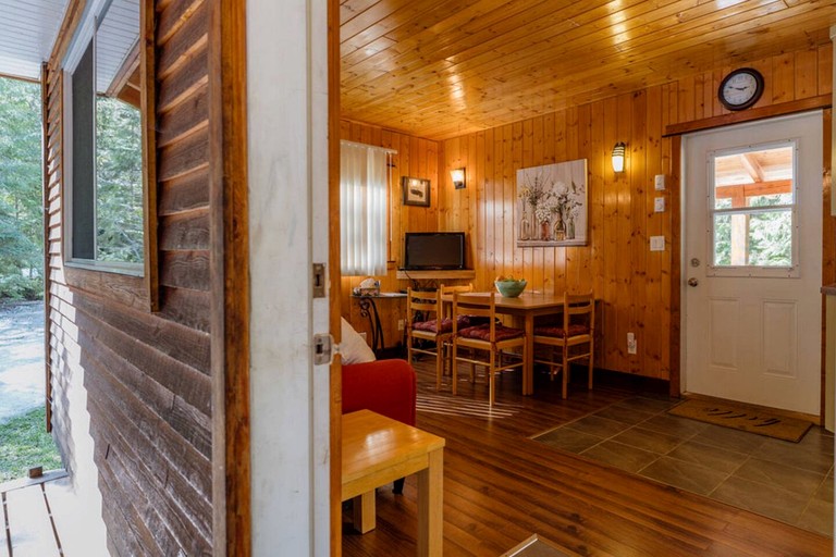 Vacation Rentals (Canada, --, --)