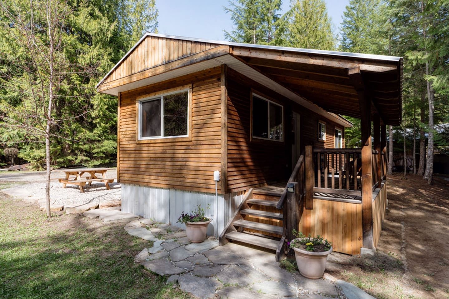 Charming Forest Retreat Cabin with Covered Porch near Scenic Outdoor Adventures in Central Kootenay D, Canada