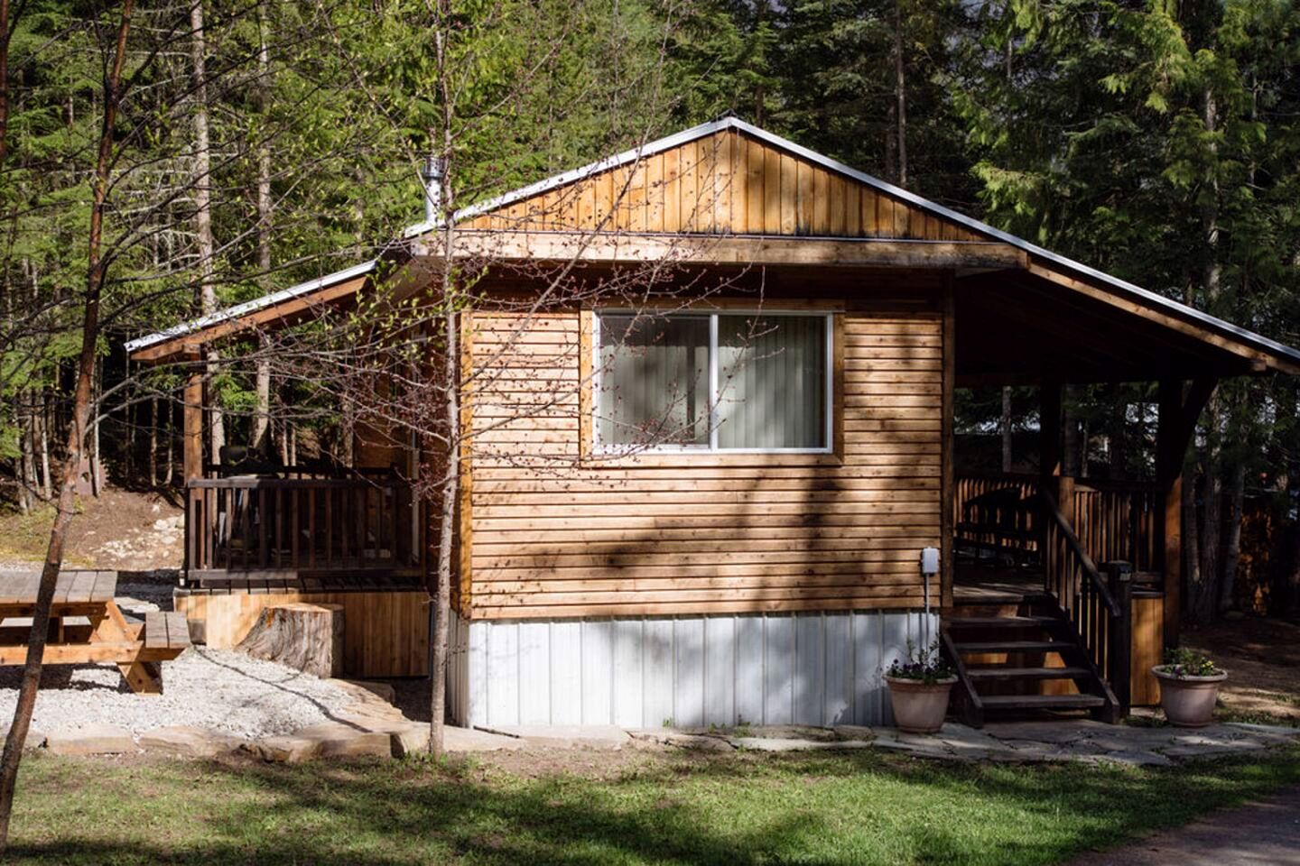 Charming Forest Retreat Cabin with Covered Porch near Scenic Outdoor Adventures in Central Kootenay D, Canada