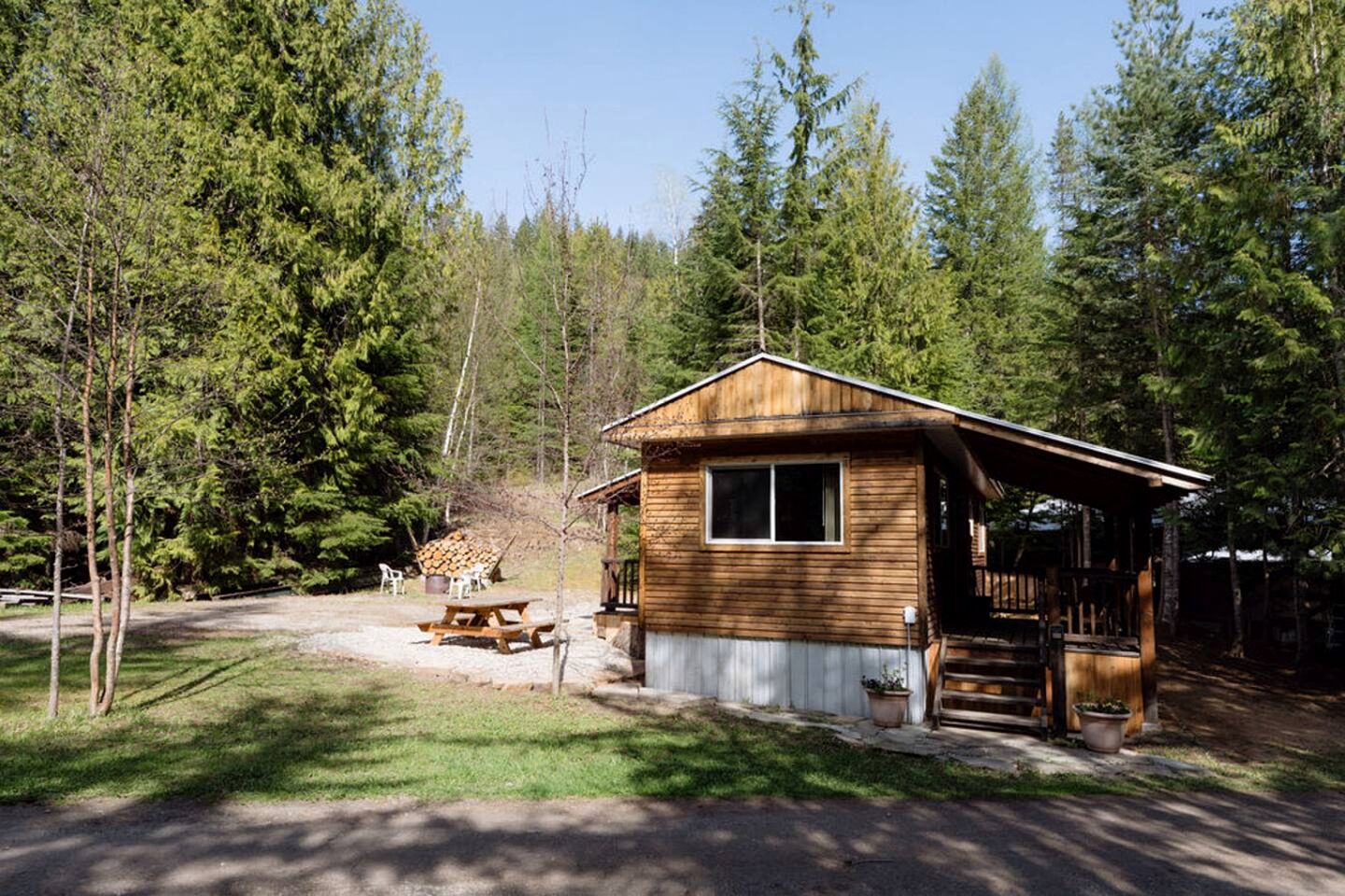 Charming Forest Retreat Cabin with Covered Porch near Scenic Outdoor Adventures in Central Kootenay D, Canada