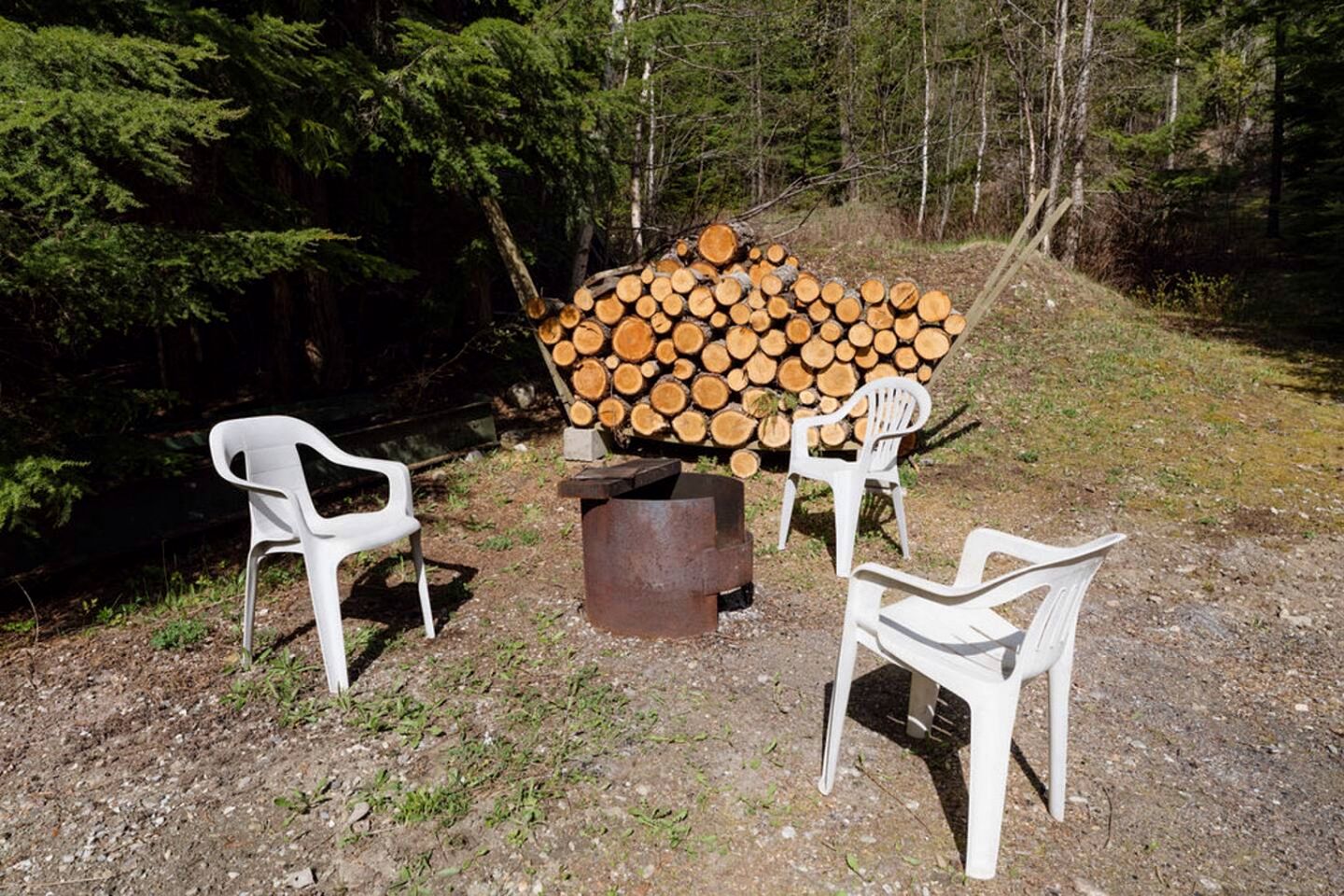 Charming Forest Retreat Cabin with Covered Porch near Scenic Outdoor Adventures in Central Kootenay D, Canada