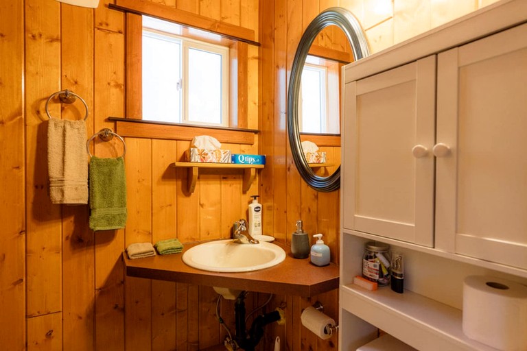 Vacation Rentals (Canada, --, --)