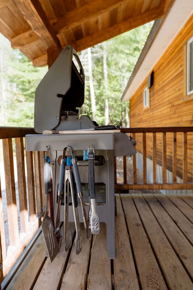 Charming Forest Retreat Cabin with Covered Porch near Scenic Outdoor Adventures in Central Kootenay D, Canada
