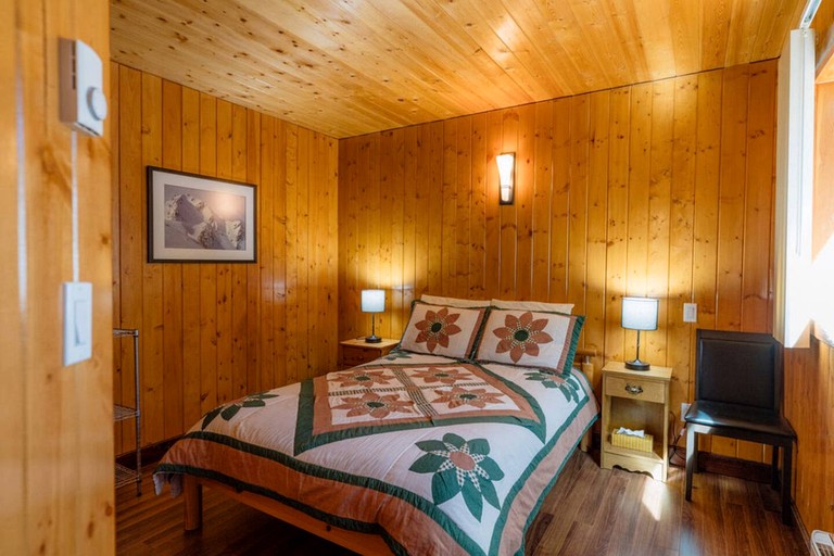 Vacation Rentals (Canada, --, --)