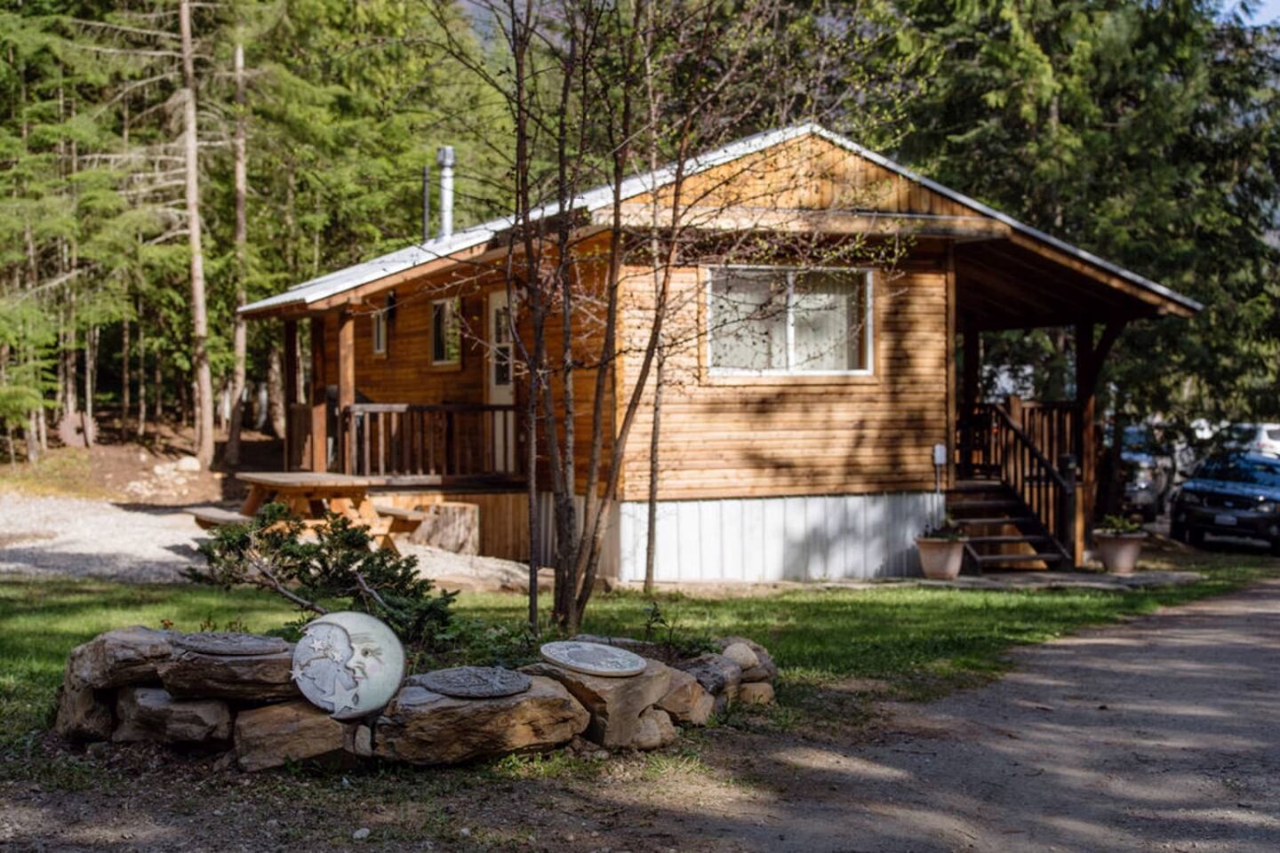 Charming Forest Retreat Cabin with Covered Porch near Scenic Outdoor Adventures in Central Kootenay D, Canada