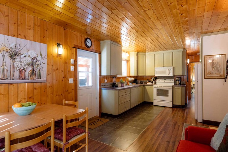 Vacation Rentals (Canada, --, --)