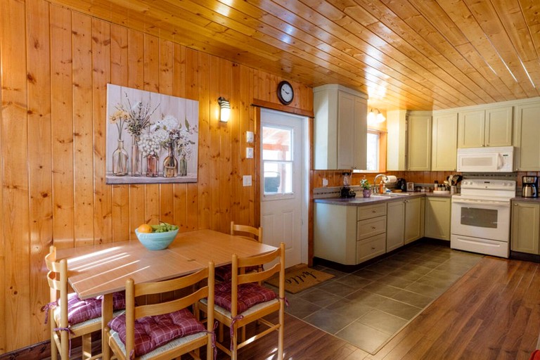 Vacation Rentals (Canada, --, --)