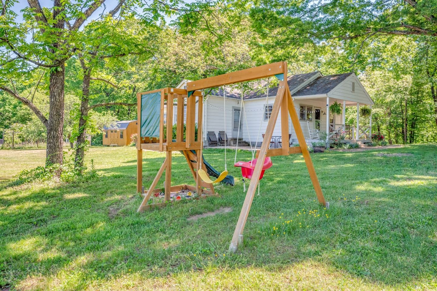 Spectacular Cottage with Incredible Forest Sights in Bedford, Virginia